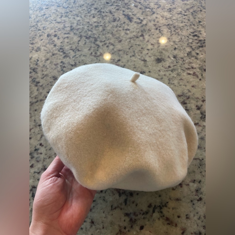 Pristine vintage 100% wool cream Beret